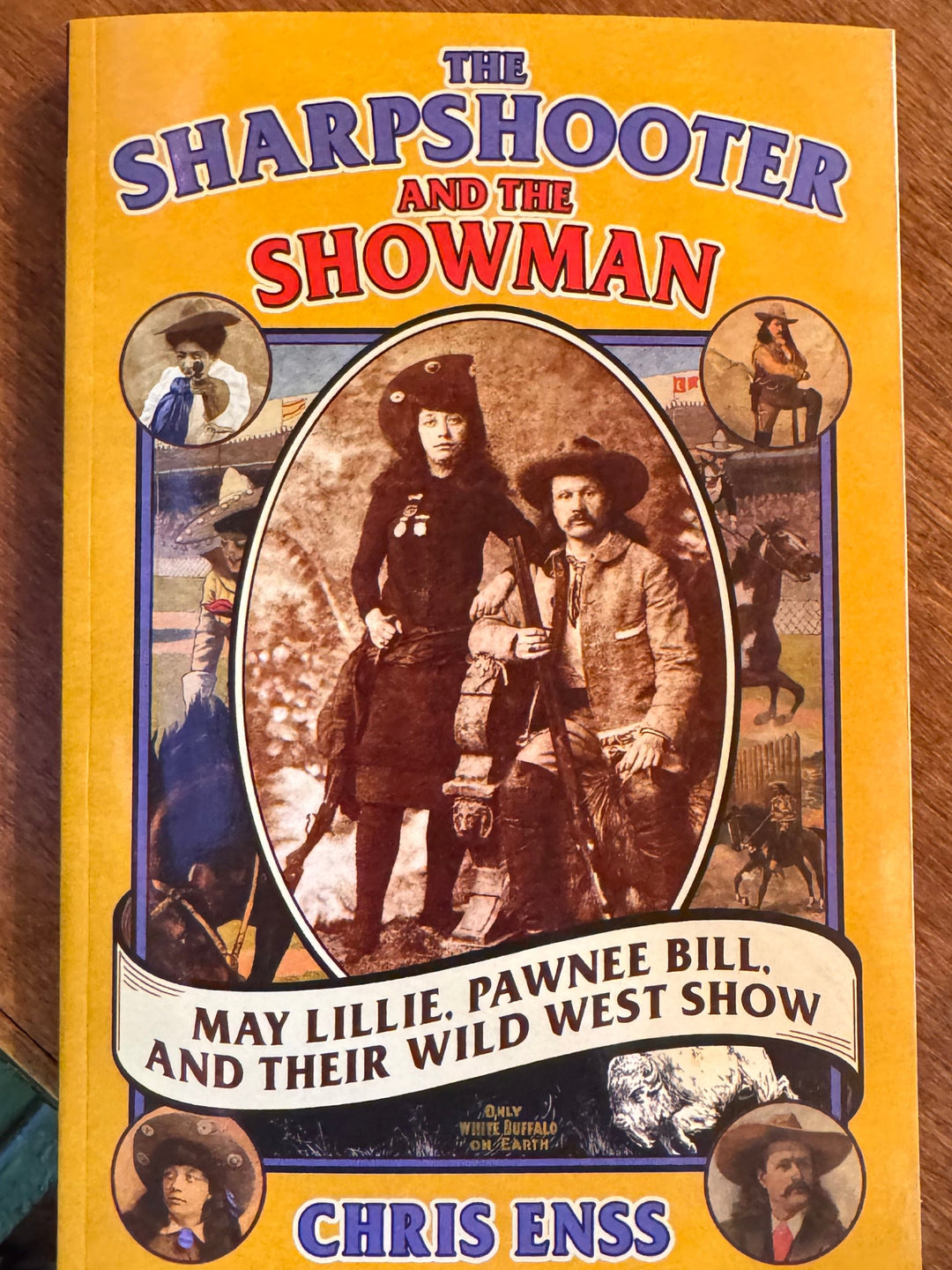 The Sharpshooter and the Showman-Chris Enss