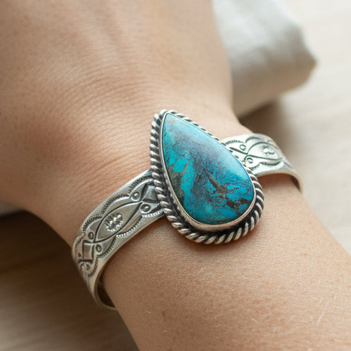 Chimney Butte Etched Side Cuff