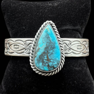 Chimney Butte Etched Side Cuff